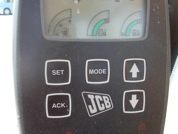 Гусеничный экскаватор JCB JS260LC - фото № 10