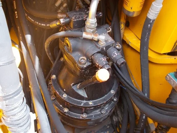 Гусеничный экскаватор JCB JS260LC - фото № 12