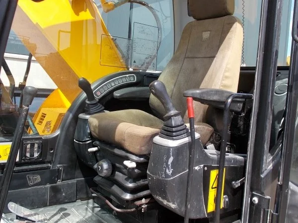 Гусеничный экскаватор JCB JS260LC - фото № 4