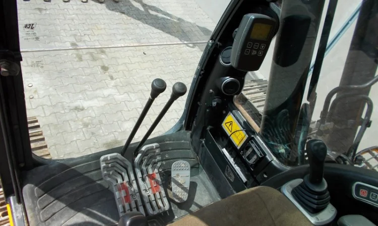 Гусеничный экскаватор JCB JS260LC - фото № 5