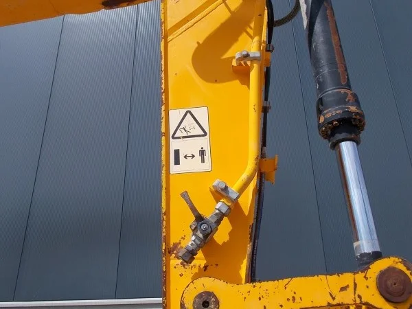 Гусеничный экскаватор JCB JS260LC - фото № 8