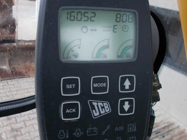 Экскаватор JCB JS200LC на гусеничном ходу - фото № 12