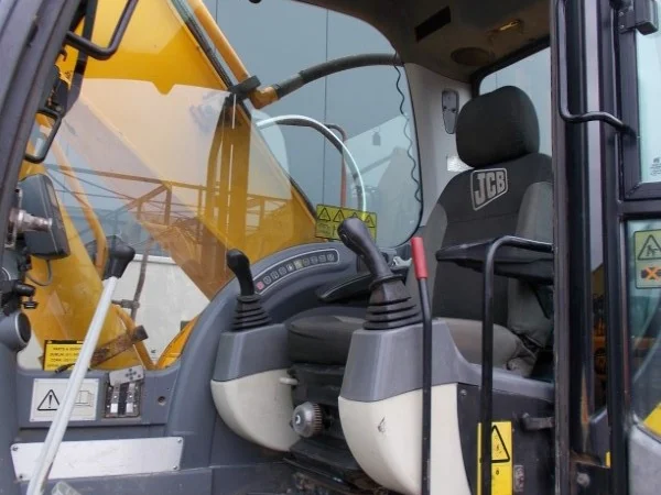 Экскаватор JCB JS200LC на гусеничном ходу - фото № 4