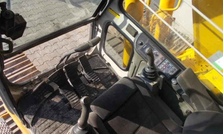 Экскаватор Kato HD1023 III LC на гусеничном ходу - фото № 3