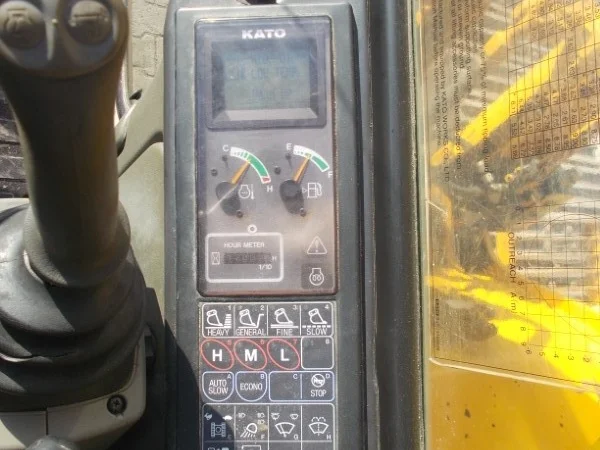 Экскаватор Kato HD1023 III LC на гусеничном ходу - фото № 4