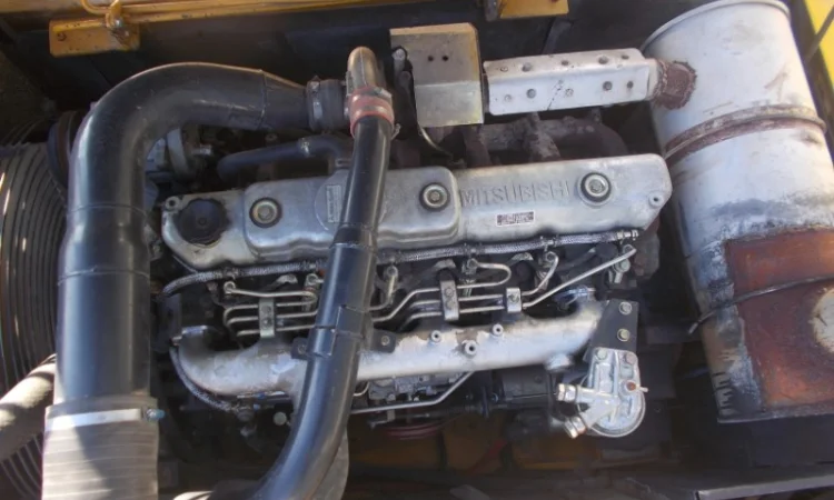 Экскаватор Kato HD1023 III LC на гусеничном ходу - фото № 6