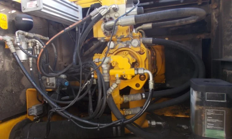 Экскаватор Kato HD1023 III LC на гусеничном ходу - фото № 8