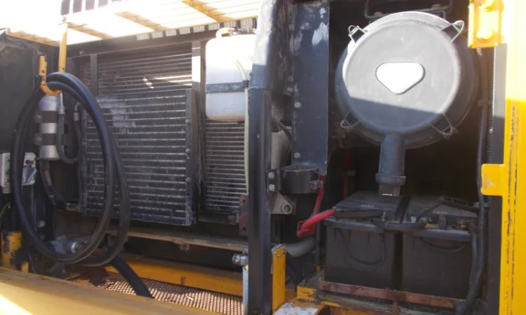 Экскаватор Kato HD1023 III LC на гусеничном ходу - фото № 10