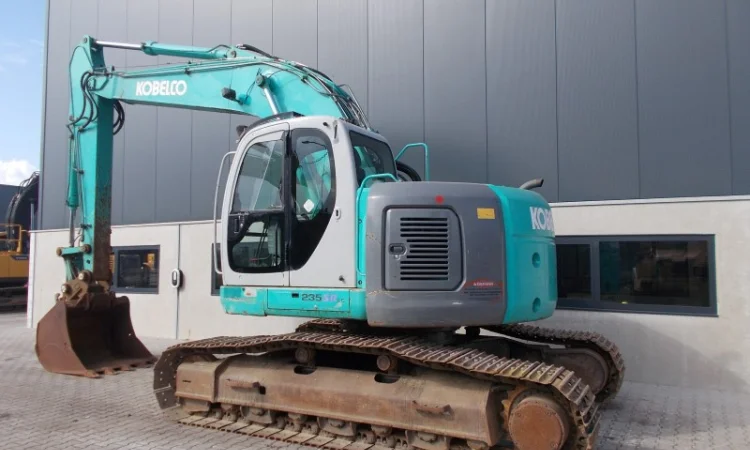 Экскаватор короткого радиуса Kobelco SK235SR на гусеничном ходу - фото № 1
