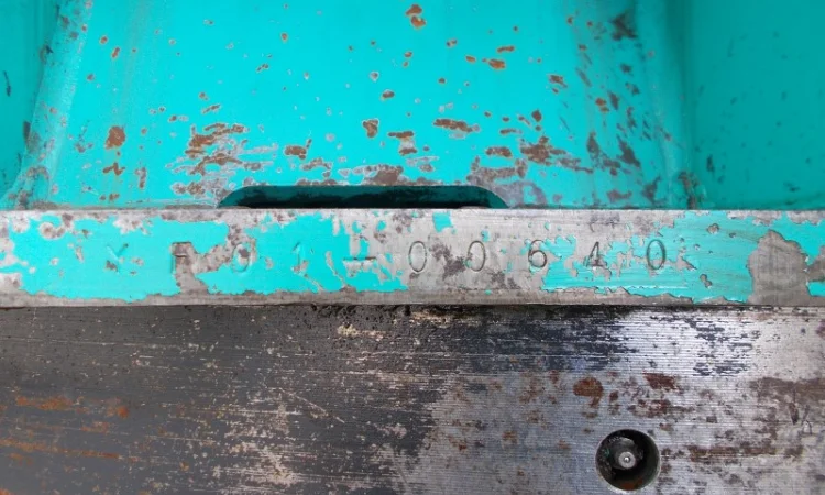 Экскаватор короткого радиуса Kobelco SK235SR на гусеничном ходу - фото № 11