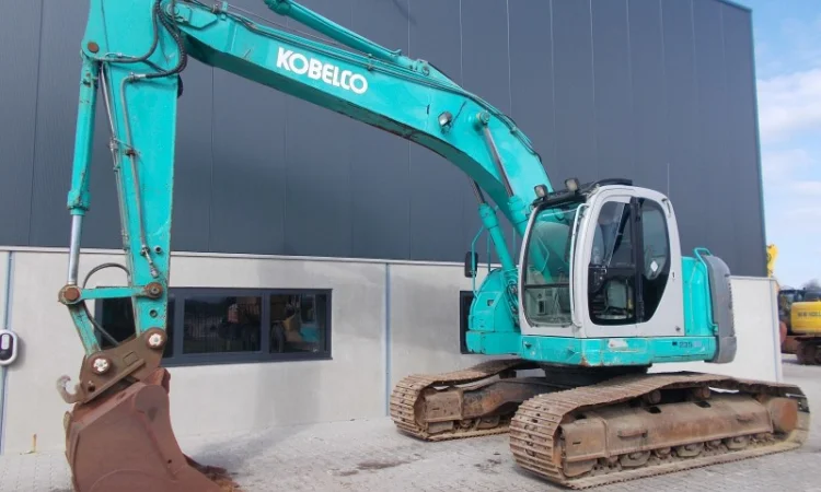 Экскаватор короткого радиуса Kobelco SK235SR на гусеничном ходу - фото № 7