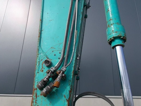 Экскаватор короткого радиуса Kobelco SK235SR на гусеничном ходу - фото № 8