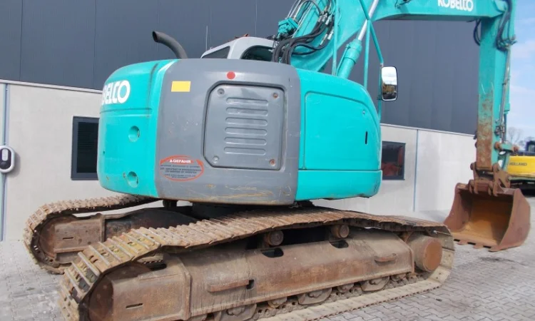 Экскаватор короткого радиуса Kobelco SK235SR на гусеничном ходу - фото № 9