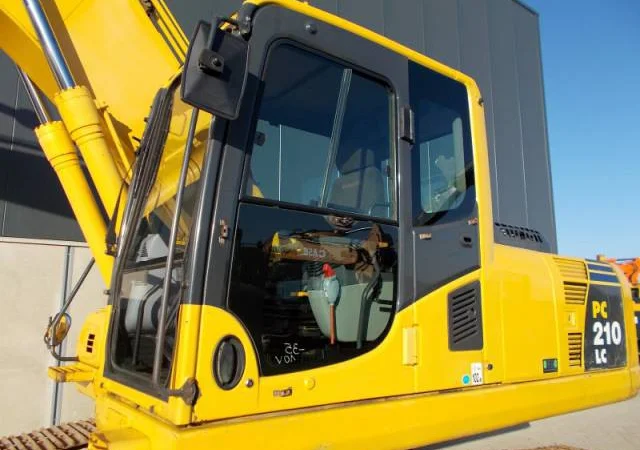 Гусеничный экскаватор Komatsu PC210LC-8 - фото № 3