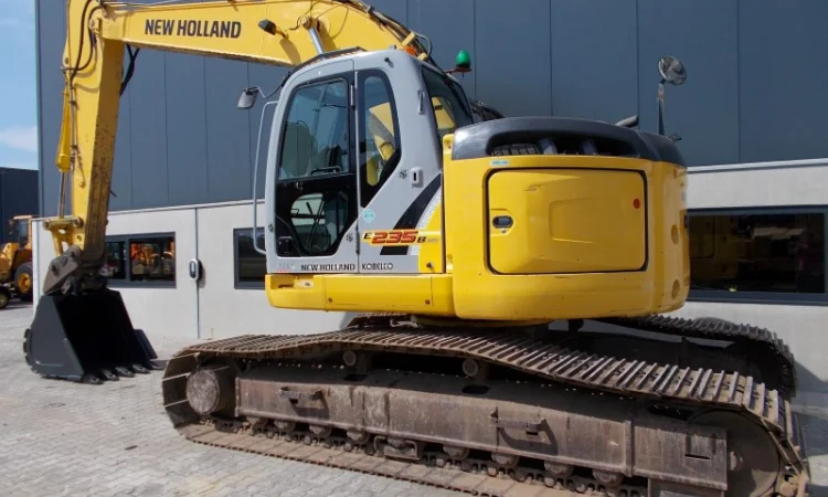 New Holland - экскаватор сверхмалого радиуса Kobelco E235BSR-2 - фото № 1