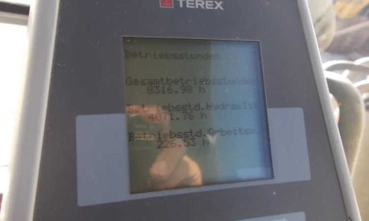 Экскаватор Atlas-Terex TC225LC на гусеничном ходу - фото № 12