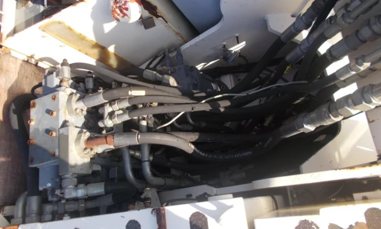 Экскаватор Atlas-Terex TC225LC на гусеничном ходу - фото № 14