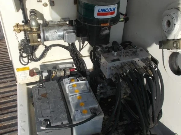 Экскаватор Atlas-Terex TC225LC на гусеничном ходу - фото № 6