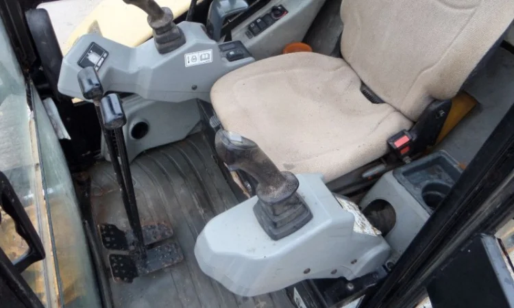 Мини экскаватор Caterpillar 302.5C - фото № 6