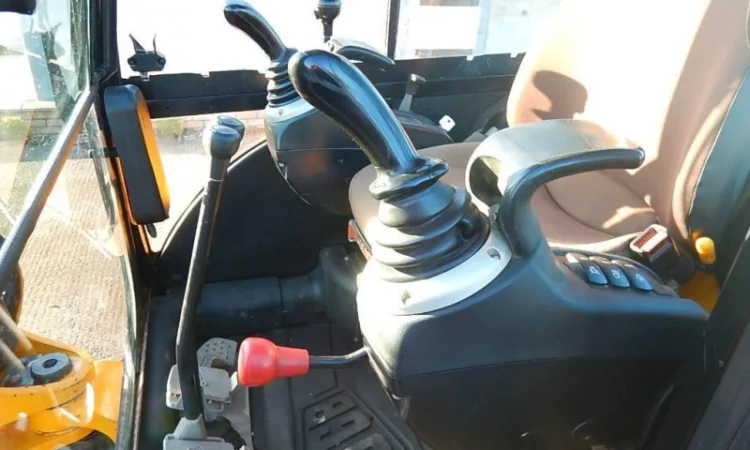 Мини-экскаватор JCB 8025 ZTS - фото № 8