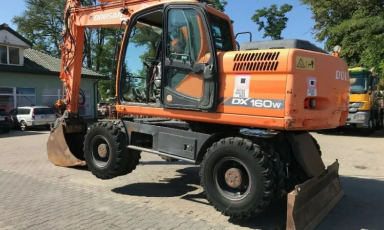 Колесный экскаватор Doosan DX 160 W - фото № 1