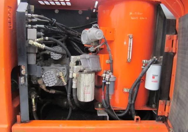 Экскаватор Hitachi ZX 130 W - фото № 2