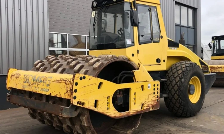 Дорожный каток Bomag BW 213-D4 - фото № 1