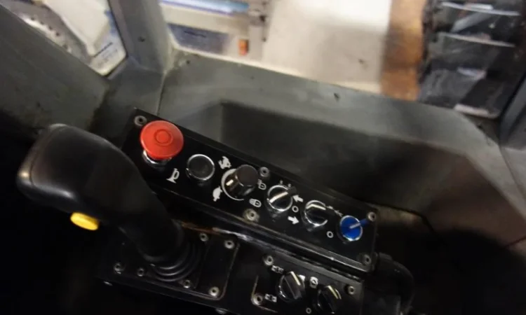 Дорожный каток Dynapac CG 233 HF - фото № 5