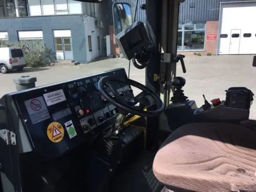 Двухвальцевый каток BOMAG BW 174AD по доступной цене - фото № 6