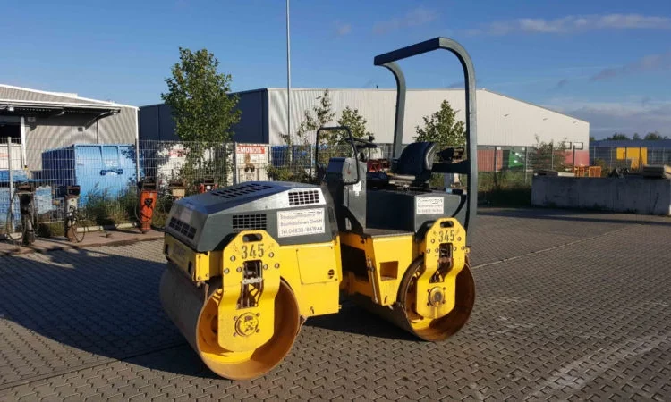 Дорожный каток Bomag BW135 - фото № 2