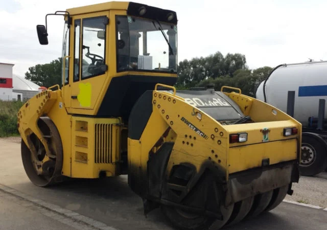 Комбинированный каток Bomag BW 151 AC в наличии - фото № 1