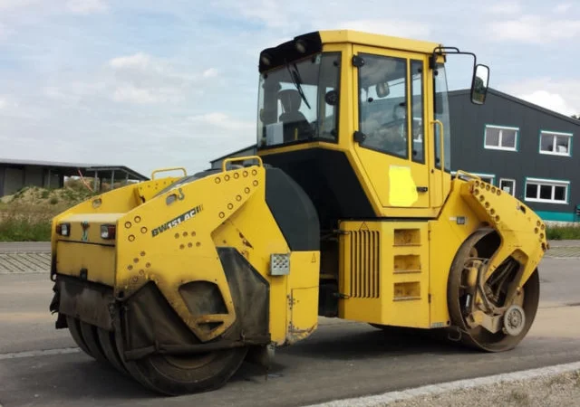 Комбинированный каток Bomag BW 151 AC в наличии - фото № 2