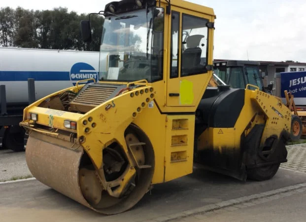Комбинированный каток Bomag BW 151 AC в наличии - фото № 9