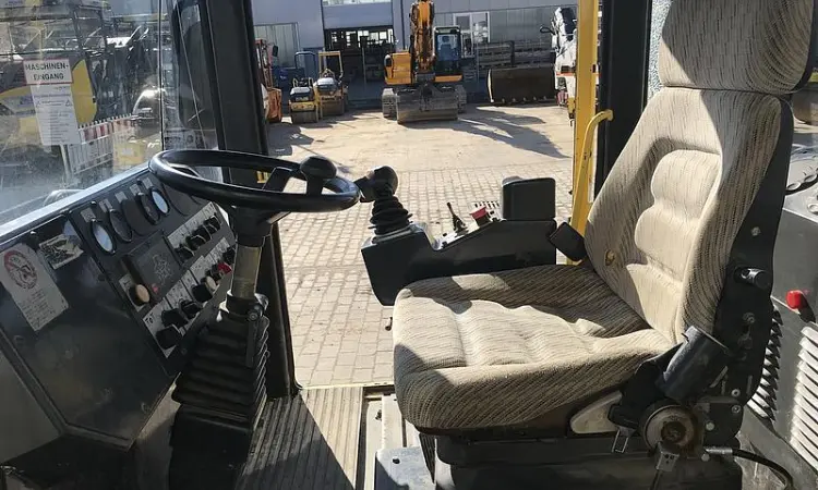 Каток Тандемный Bomag BW 174 AС - фото № 14