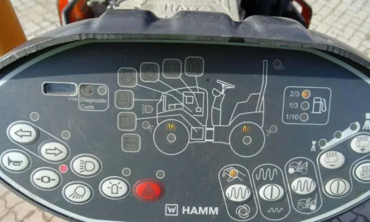 Тандемный каток Hamm HD 10 VV. Строительная техника б/у - фото № 7