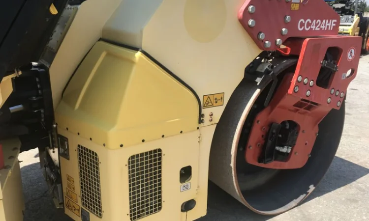 Тандемный каток Dynapac CC 424 HF - фото № 12