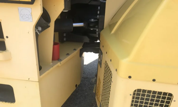 Тандемный каток Dynapac CC 424 HF - фото № 6