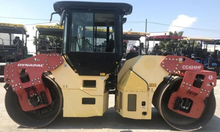 Тандемный каток Dynapac CC 424 HF - фото № 18