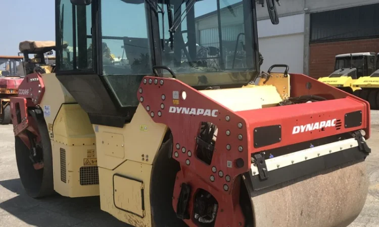 Тандемный каток Dynapac CC 424 HF - фото № 16