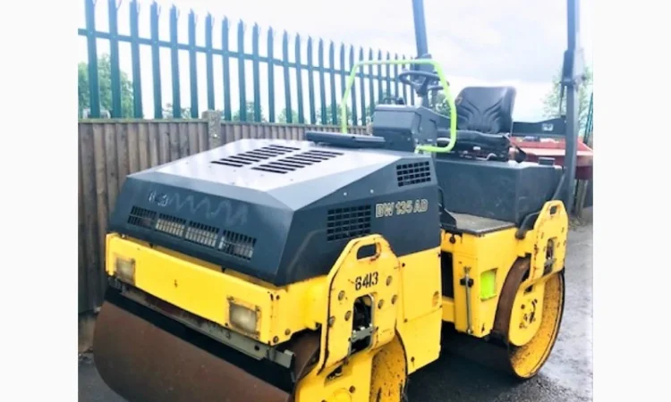 Комбинированный каток Bomag BW 135 AD 2010 года - фото № 1