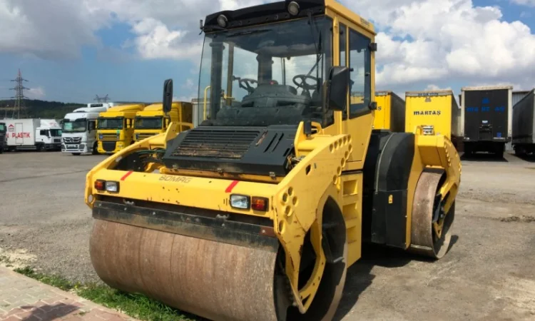 Тандемный каток Bomag BW 202 AD-4 - фото № 1