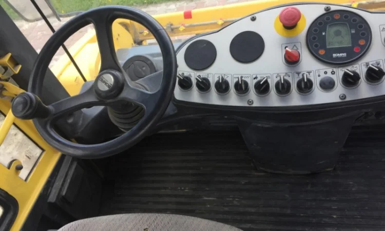 Тандемный каток Bomag BW 202 AD-4 - фото № 14