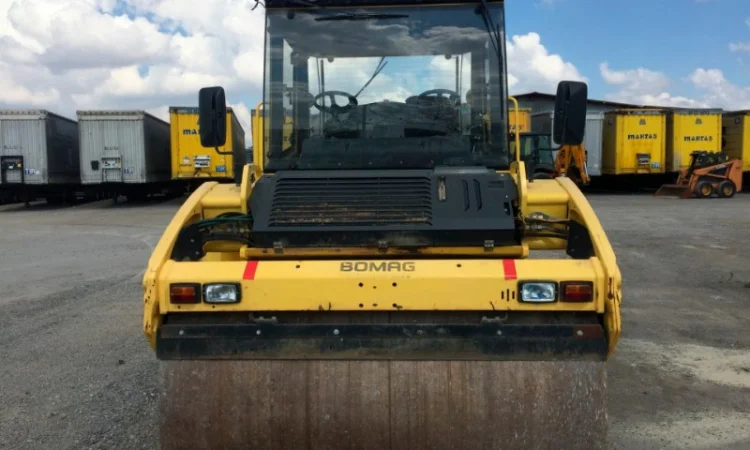 Тандемный каток Bomag BW 202 AD-4 - фото № 4