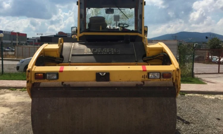Тандемный каток Bomag BW 202 AD-4 - фото № 5