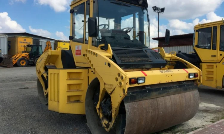 Тандемный каток Bomag BW 202 AD-4 - фото № 6
