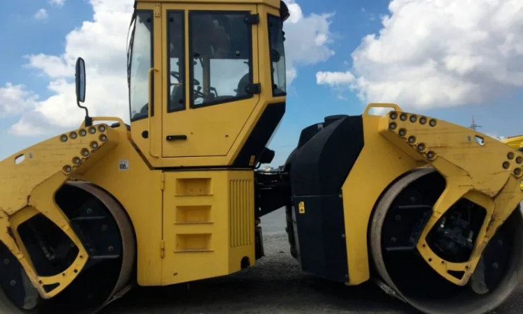 Тандемный каток Bomag BW 202 AD-4 - фото № 8