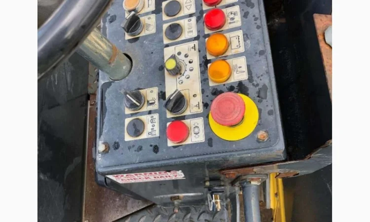 Комбинированный каток Bomag BW 138 AD 2009 года - фото № 6