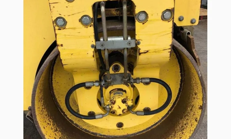 Комбинированный каток Bomag BW 138 AD 2009 года - фото № 8