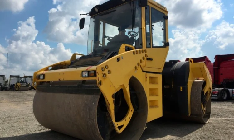 Тандемный каток Bomag BW 202 AD-4 2014 года - фото № 1