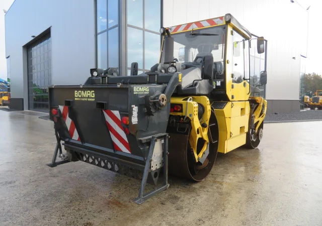 Тандемный каток Bomag BW174 AP-AM - фото № 9